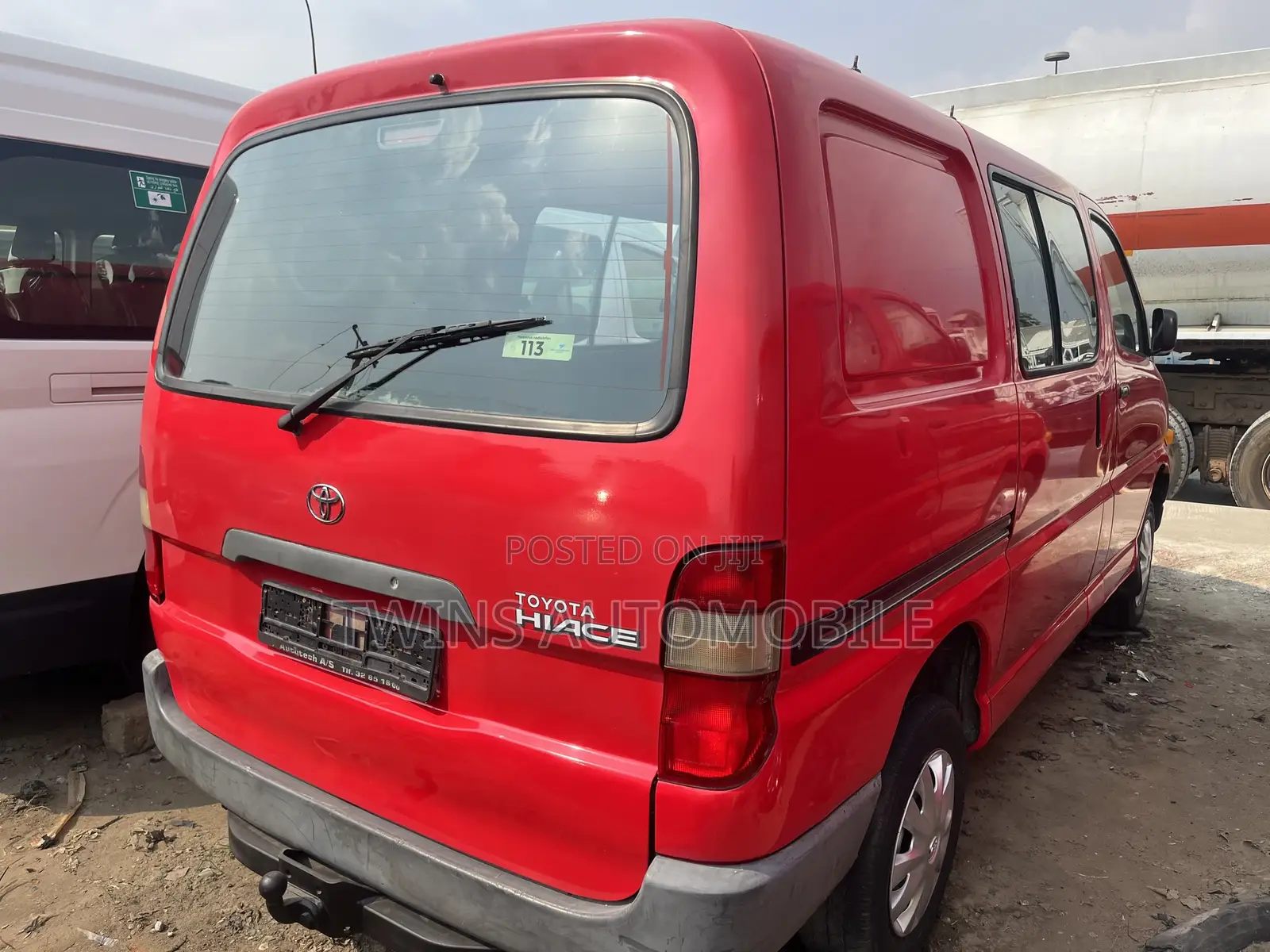 Toyota HiAce 2005 Red