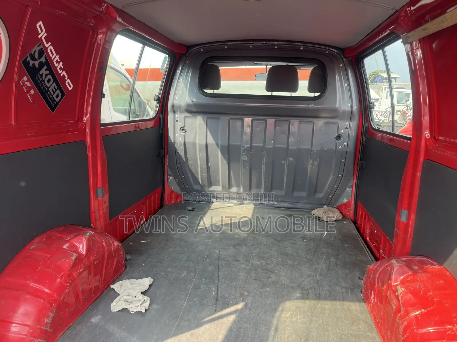 Toyota HiAce 2005 Red