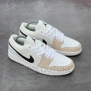 Original Nike Sb Dunk Low Sneakers Available in Store
