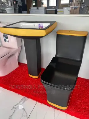 Super High Grade Rockford Black and Gold Wc