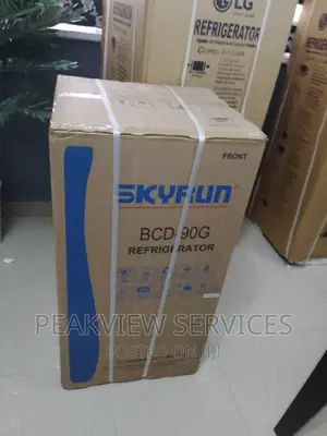 Low Noise (90G) Skyrun Top Freezer Refrigerator With Shelves