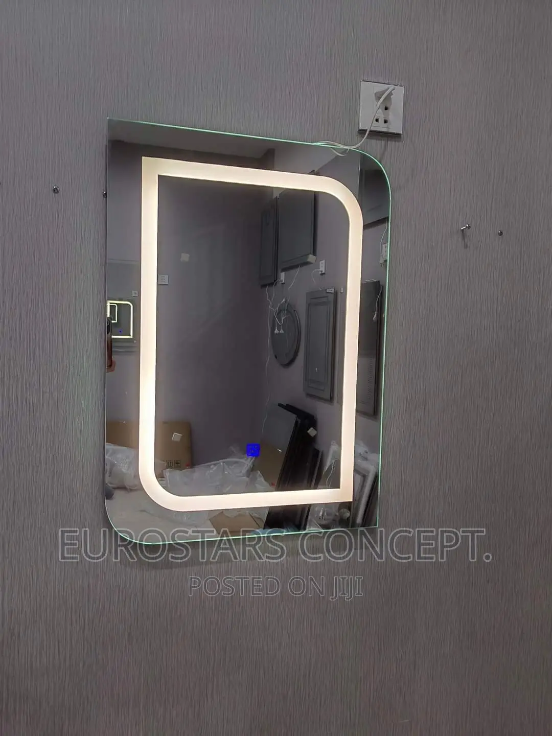 Simple Square Mirror With Lights