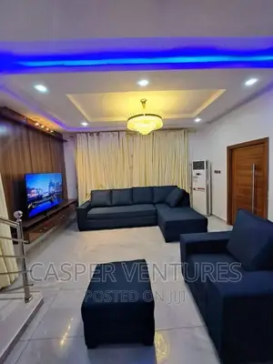 Flashy and Magnetic Shared in an Apartment