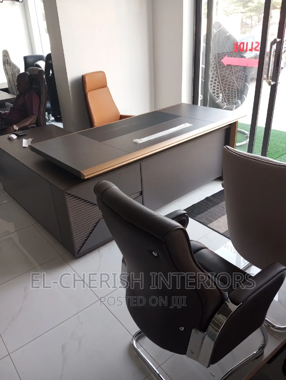 Supper Executive Table