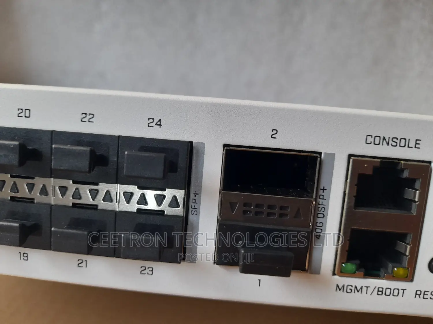 Mikrotik :Crs326-24s+2Q+Rm