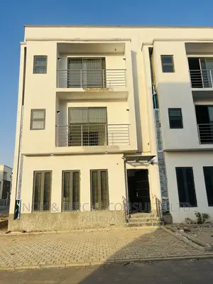 5bdrm Duplex in Stucks And Stones, Apo District for sale