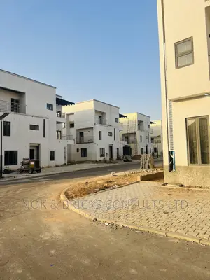 5bdrm Duplex in Stucks And Stones, Apo District for sale