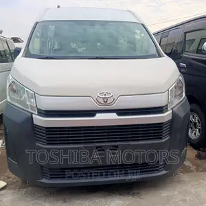 Toyota HiAce 2021 White