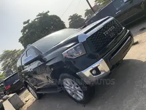 Toyota Sequoia Platinum w/FFV 4x4 2018 Black