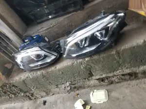 GLE350 Complete Set of Headlights