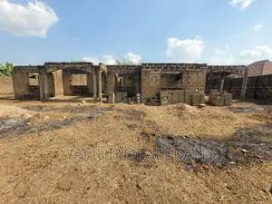4bdrm Bungalow in Oluwo for sale