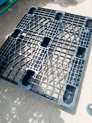 Photo - Plastic Pallet for Water and Foodstuff Storage