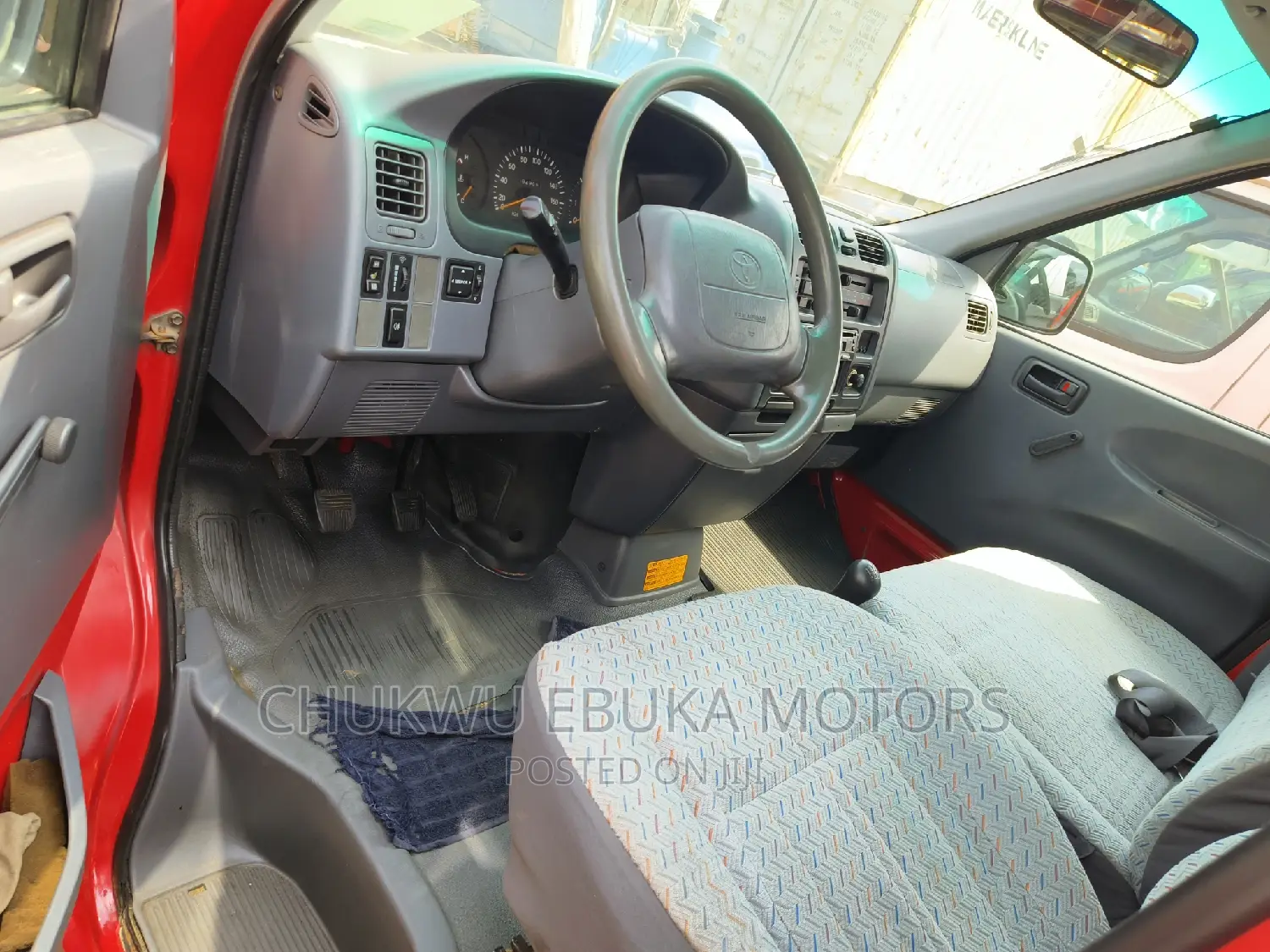 Toyota HiAce 2002 Red