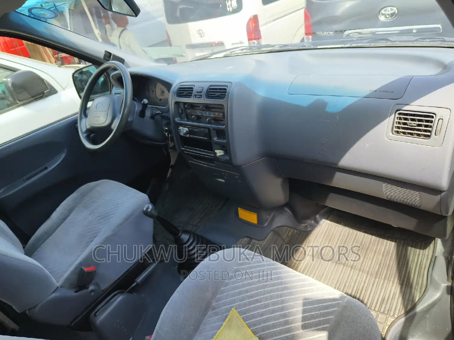 Toyota HiAce 2001 White