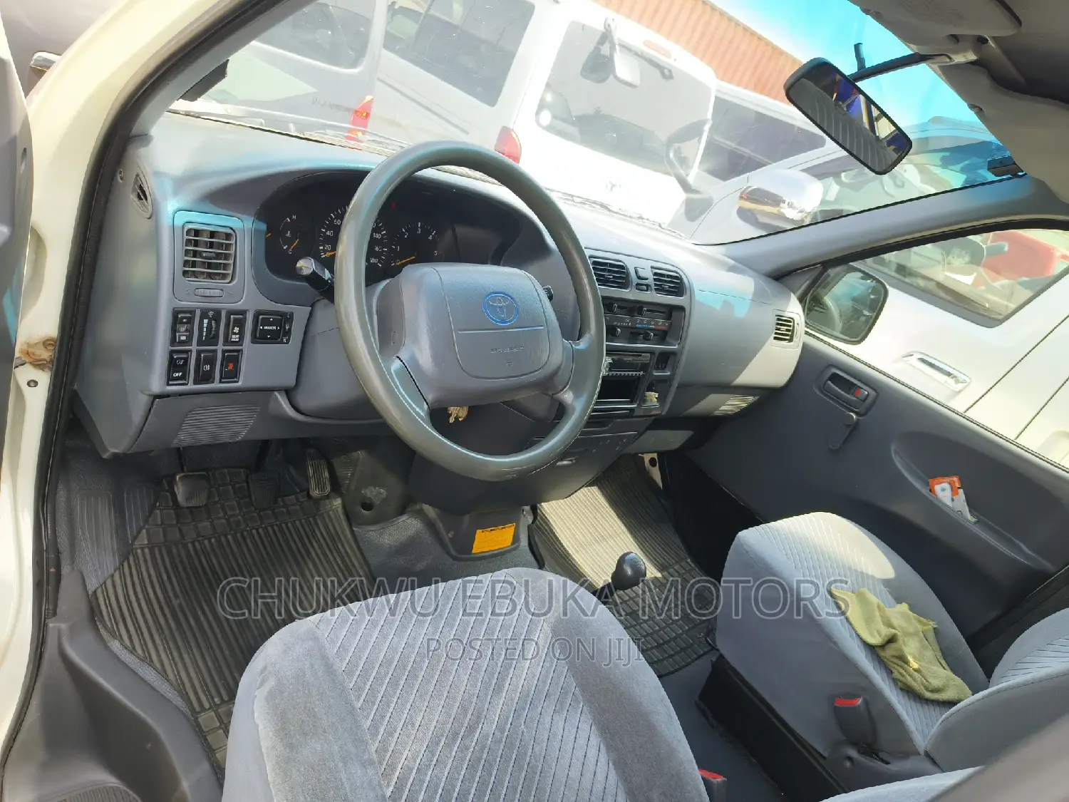 Toyota HiAce 2001 White