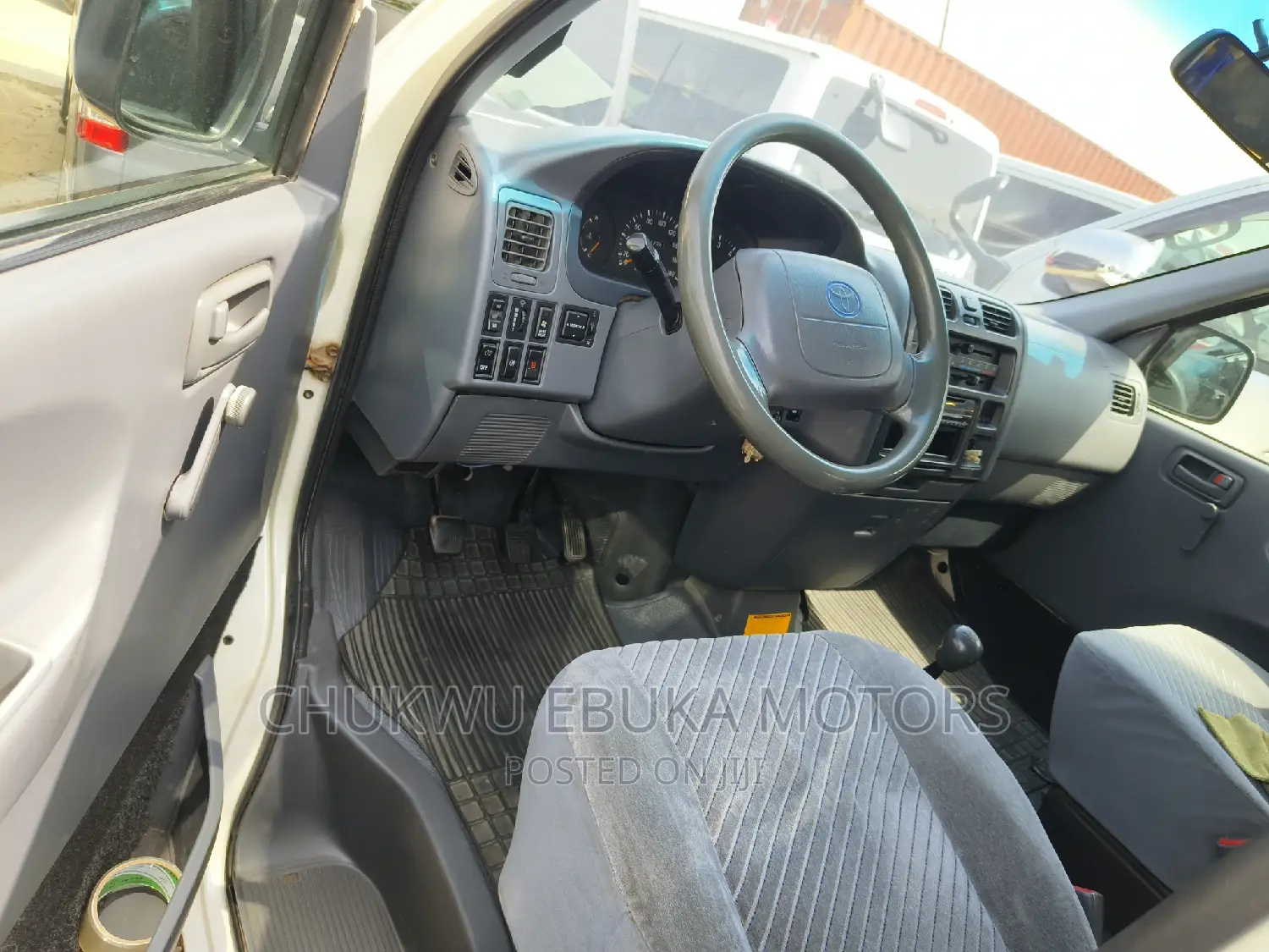 Toyota HiAce 2001 White