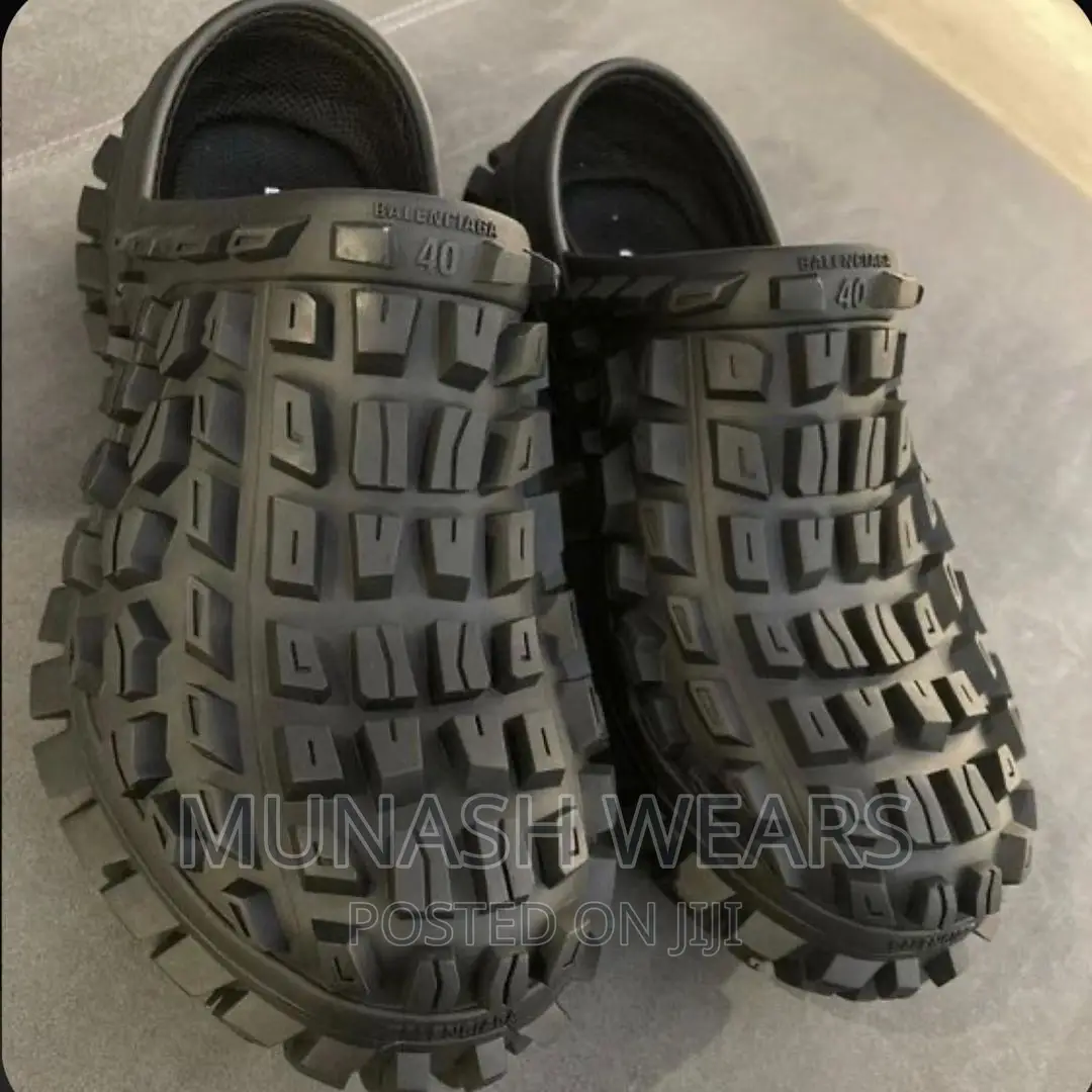 BALENCIAGA Crocs