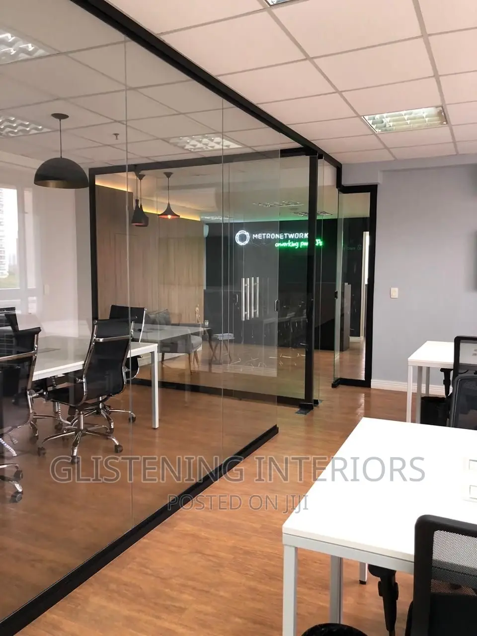 Aluminum Office Partition With a Glass