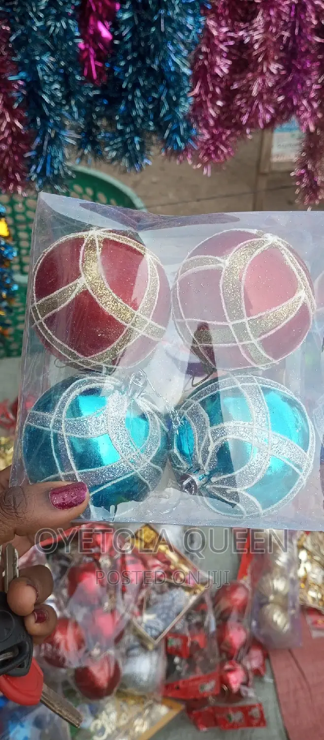 Xmas Tree Decorating Balls