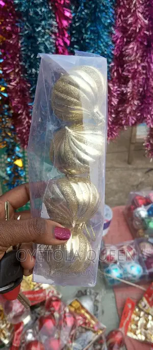 Xmas Tree Decorating Balls