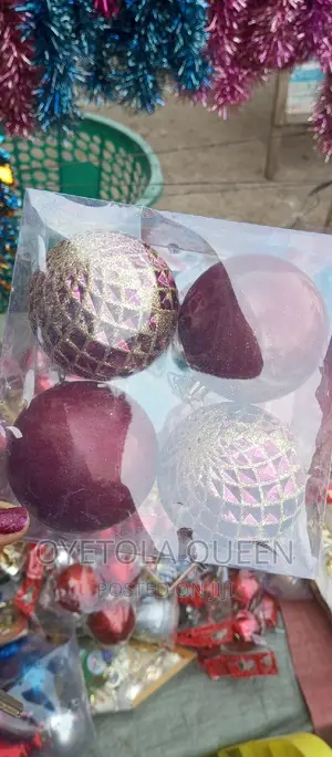 Xmas Tree Decorating Balls