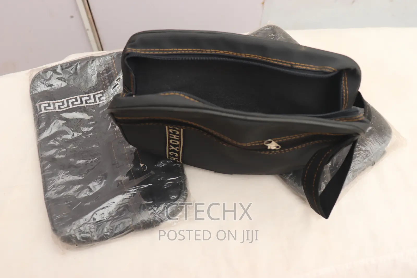 Toiletries/Clipper Bag Black