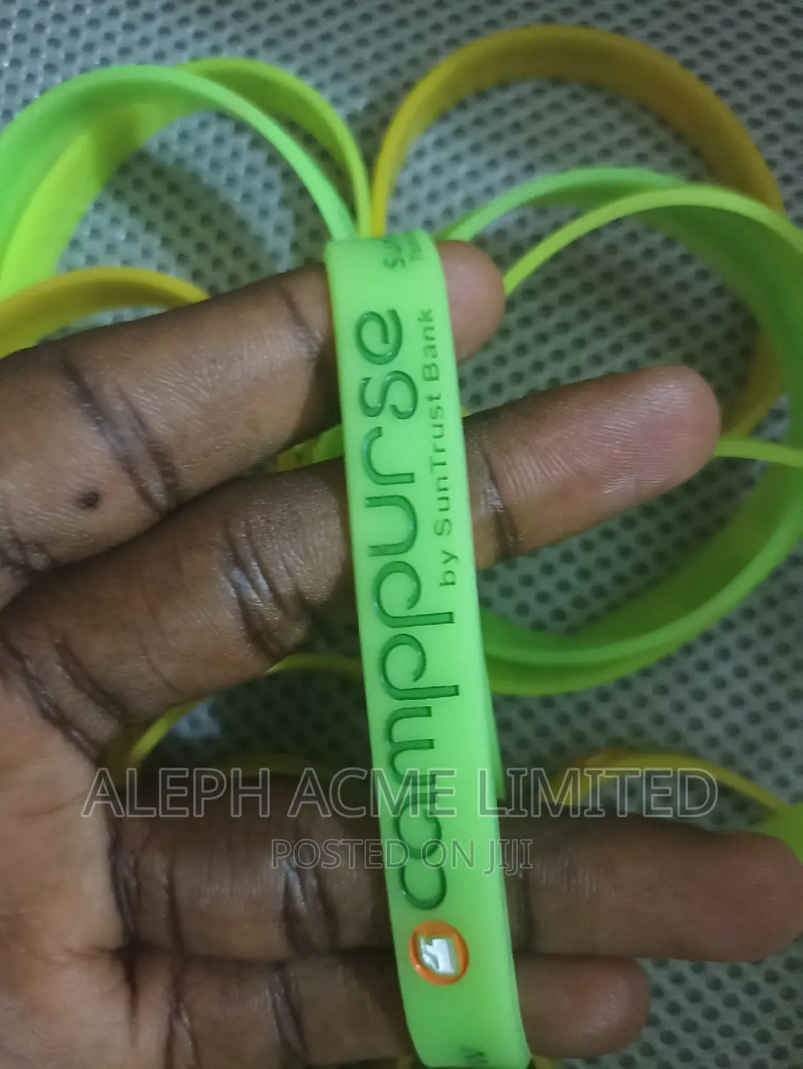 1000 Pieces Customized Embossed Silicone Wristbands Souvenir
