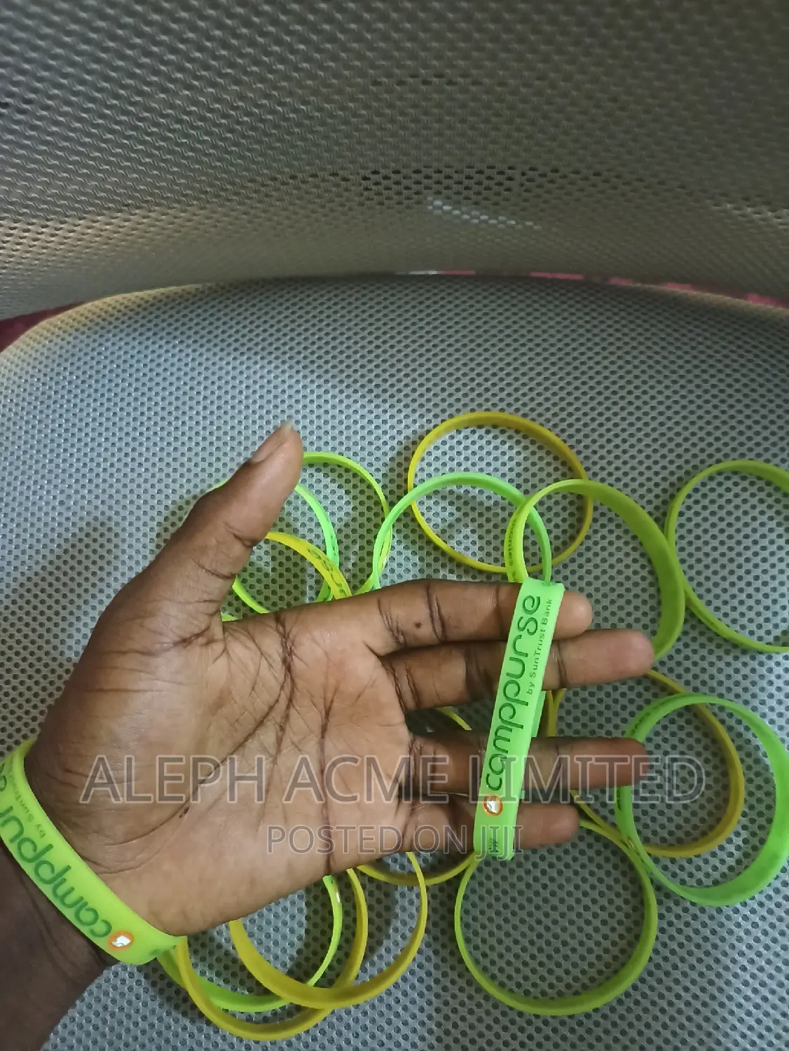1000 Pieces Customized Embossed Silicone Wristbands Souvenir