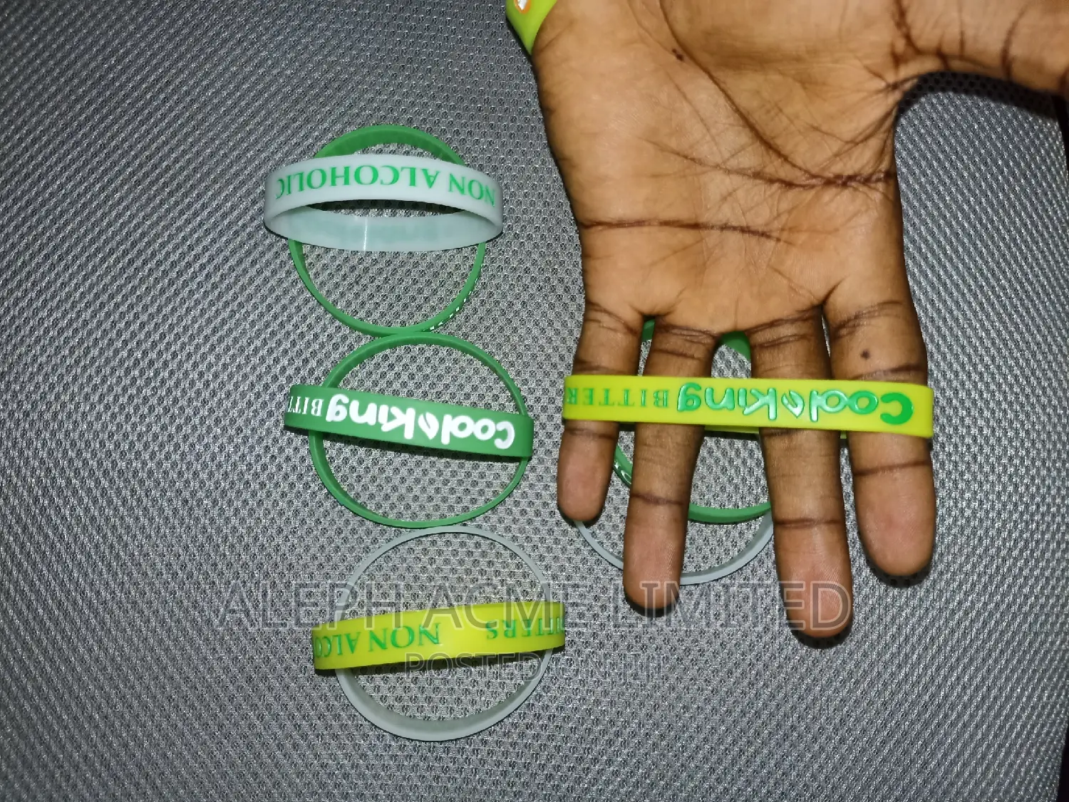 1000 Pieces Customized Embossed Silicone Wristbands Souvenir