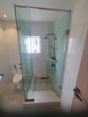 Frameless Hinge Bath Cubicle