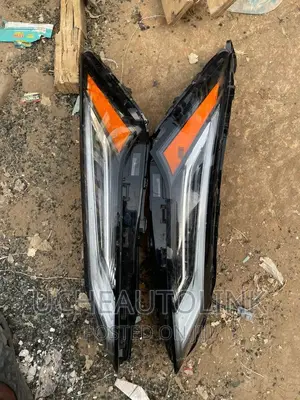 Set Headlight Nissan Rogue 2022 Available as Seen