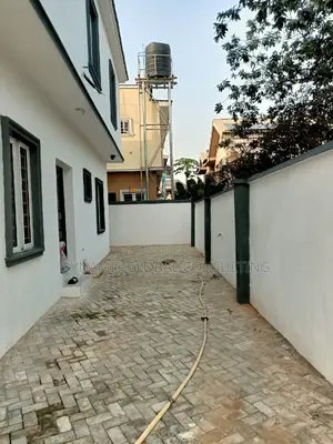 Furnished 3bdrm Block of Flats in Magodo Phase 1 Gra for rent