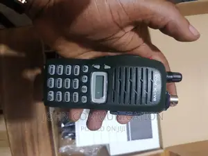 Icom Ic-V8 VHF Walkie-Talkie Radio
