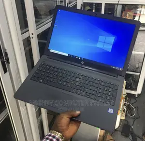 Laptop HP 250 G7 4GB Intel SSD 128GB