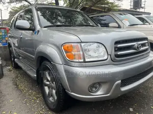 Toyota Sequoia 2004 Silver