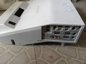 Ultimate Ultra Short Hitachi Projector