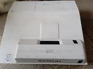 Ultimate Ultra Short Hitachi Projector