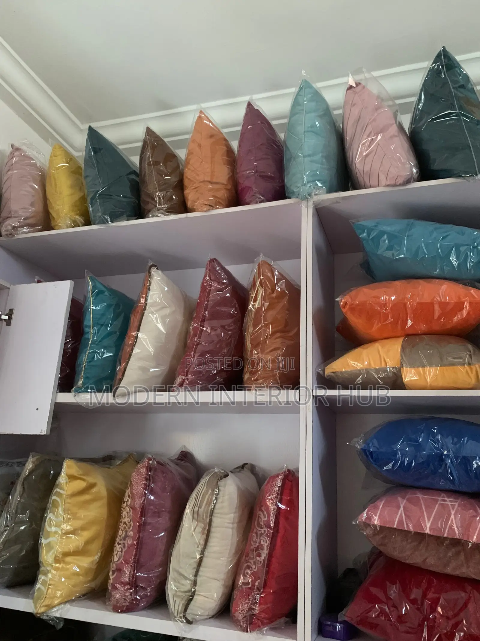 Luxury Fiber Trow Pillow