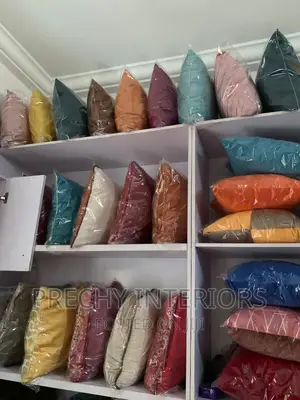 Luxury Fiber Trow Pillow