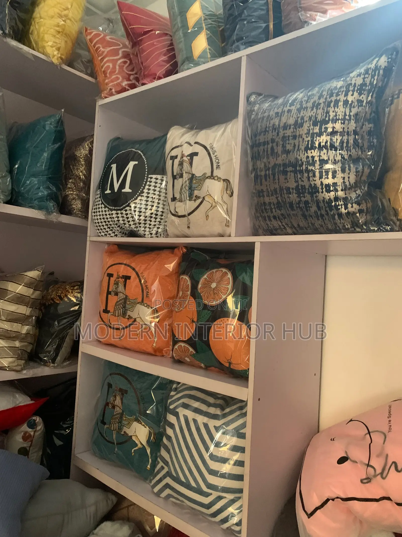 Luxury Fiber Trow Pillow