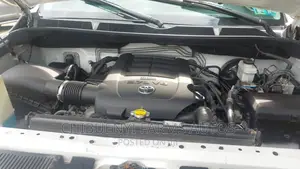 Toyota Tundra 2015 White