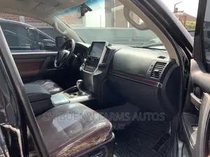 Toyota Land Cruiser 5.7 V8 VXR 2018 Black