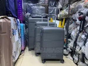 Set of Unbreakable Travel Luggage With Kit