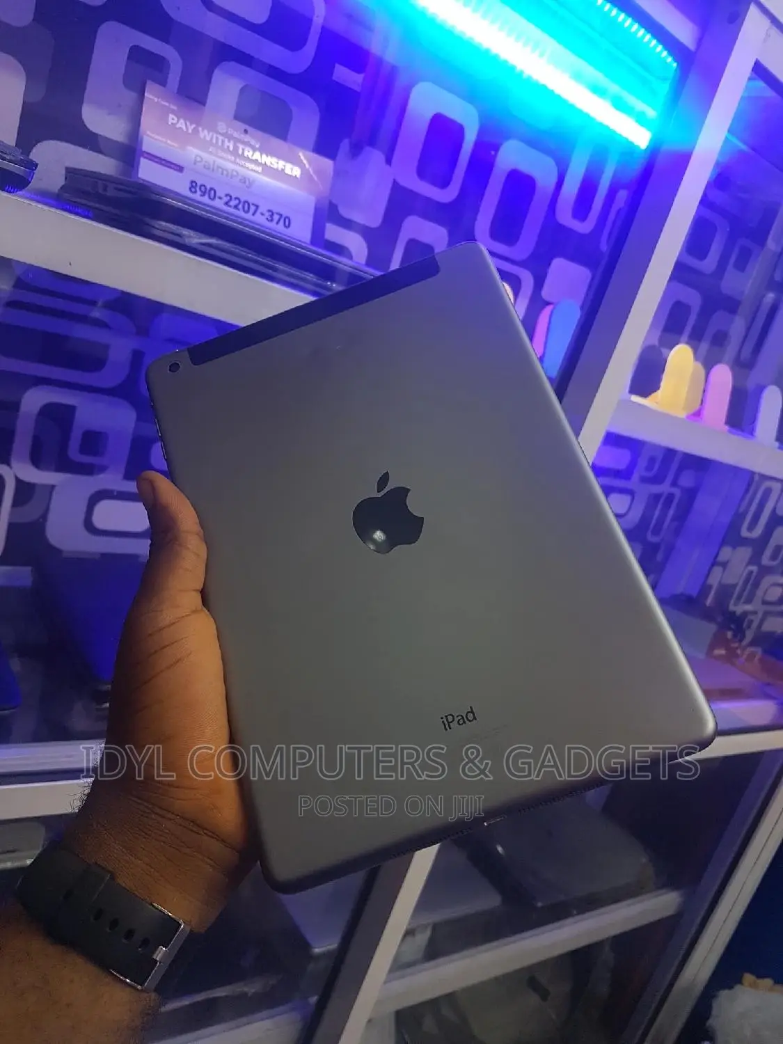 Apple iPad Air 64 GB Gray