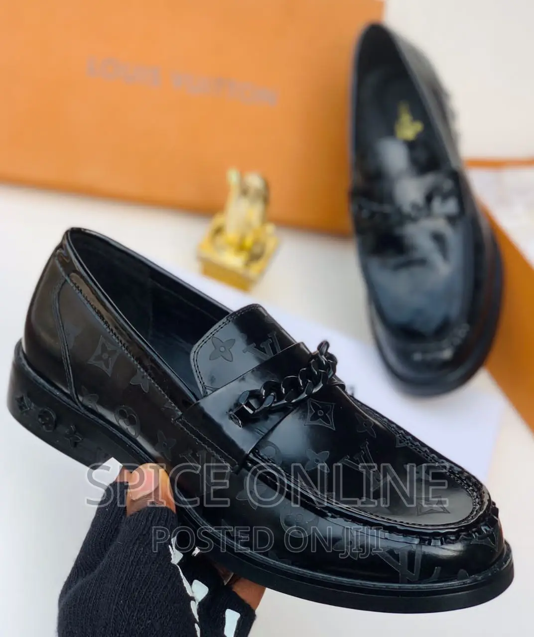 Tm: Louis Vuitton Shoe