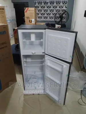 Low Noise Skyrun Top Freezer Refrigerator 138L With Shelves