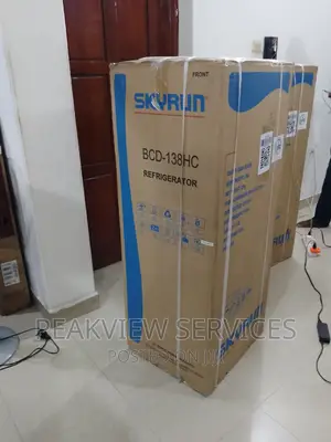 New in (BCD138-HC) Skyrun Top Freezer Refrigerator+Shelves