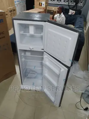 Quality Skyrun Top Freezer 138L Refrigerator With Shelves