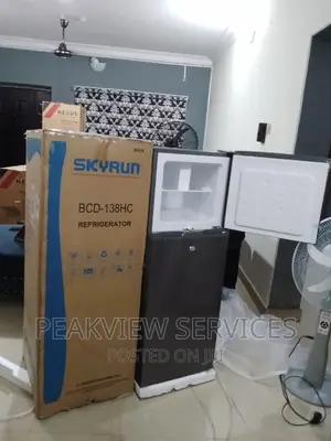 Quality Skyrun Top Freezer 138L Refrigerator With Shelves