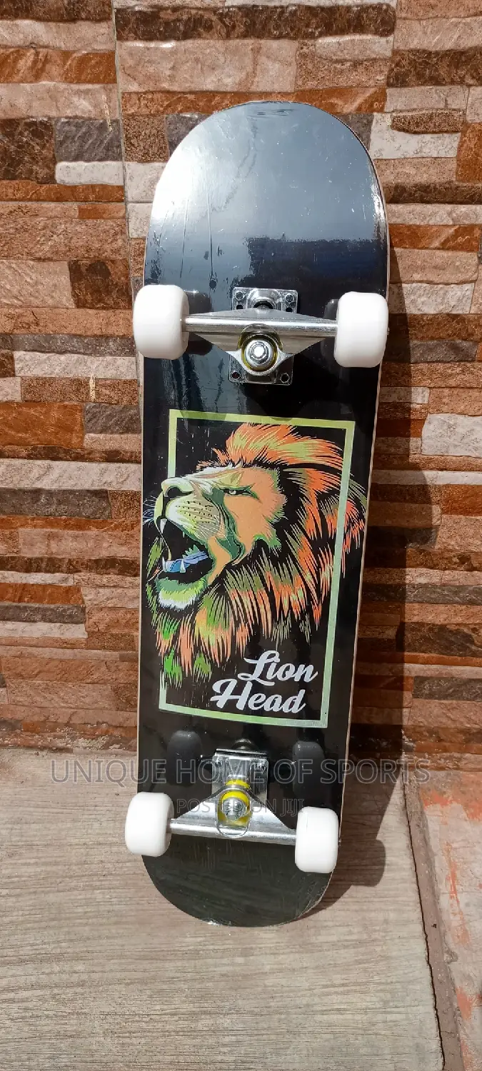 Professional Skateboard Lion Head